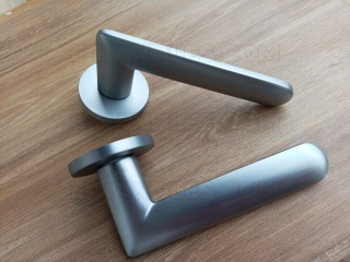 Klamka AVA Rozeta R slim 7 mm PSC - chrom satynowy